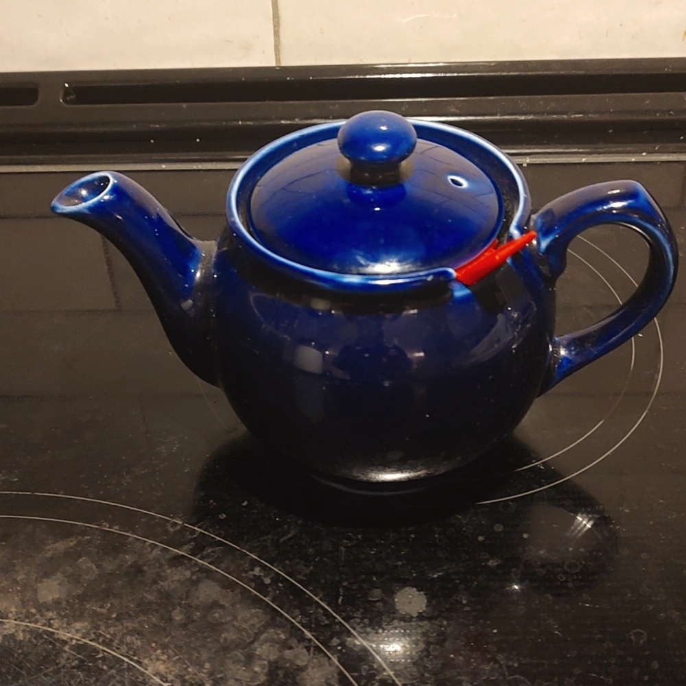 Genuine chatsford england 12oz teapot with nylon mesh strainer never used